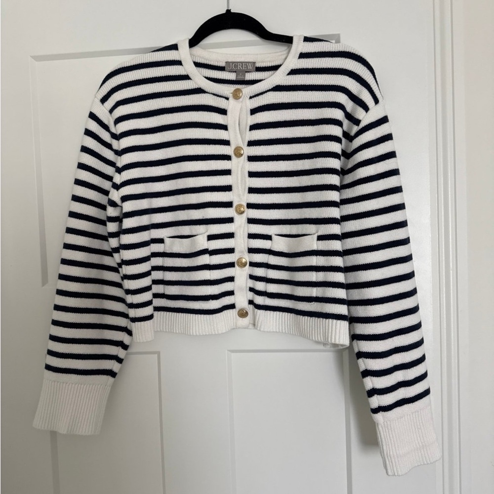Jcrew women’s sweater size medium; worn once. Gold button details